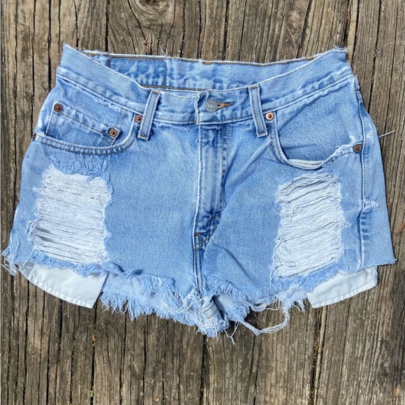 Vintage Levi’s Cut Off Denim Shorts Size 28 - Picture 5 of 12
